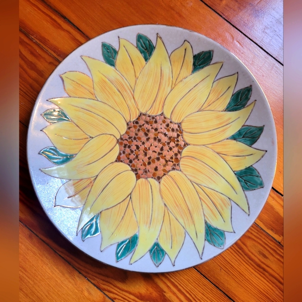 Toyo Jena Hall Sunflower metallic plate decorative